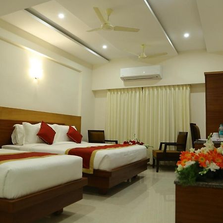 Hotel U.T.Elegance Bangalore Exterior foto